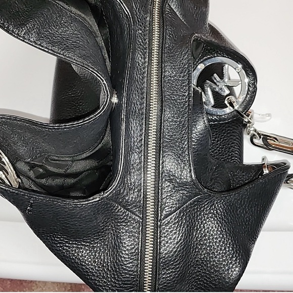 Michael Kors handbag. Soft pebble leather with silver hardware Large MK logos - Picture 5 of 10